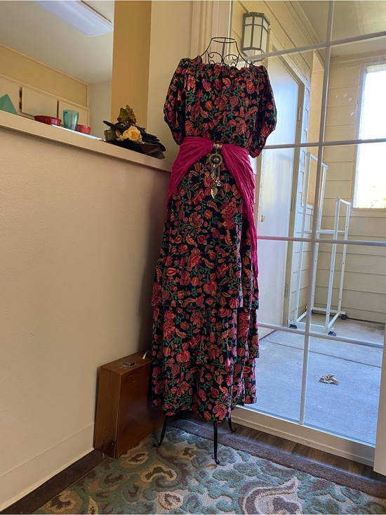 Knox Rose Dresses & Skirts - Knox Rose Black Floral Tiered Maxi Dress with Fuchsia Sash